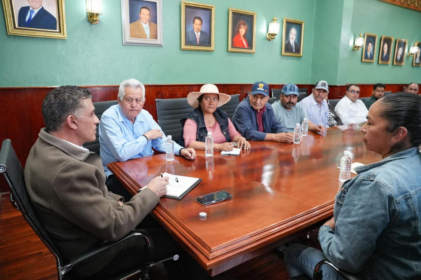 Alfonso Sánchez García sostiene reunión con comisariados ejidales y productores a favor del campo